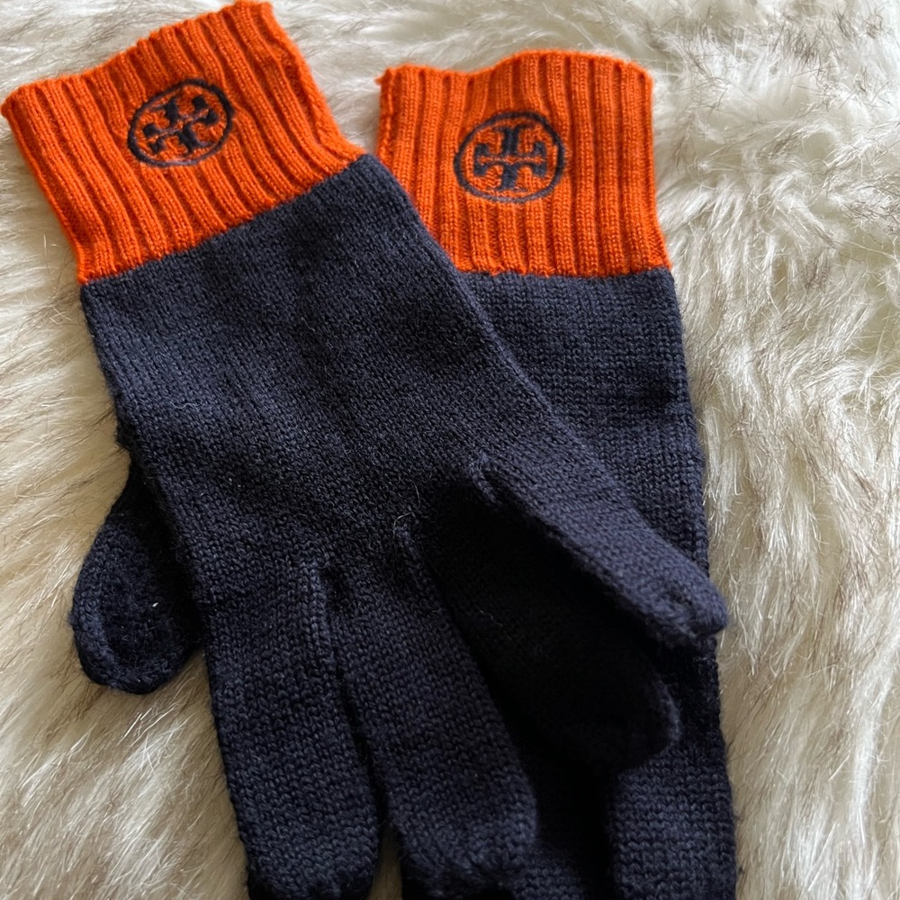 Authentic Tory Burch wool gloves.